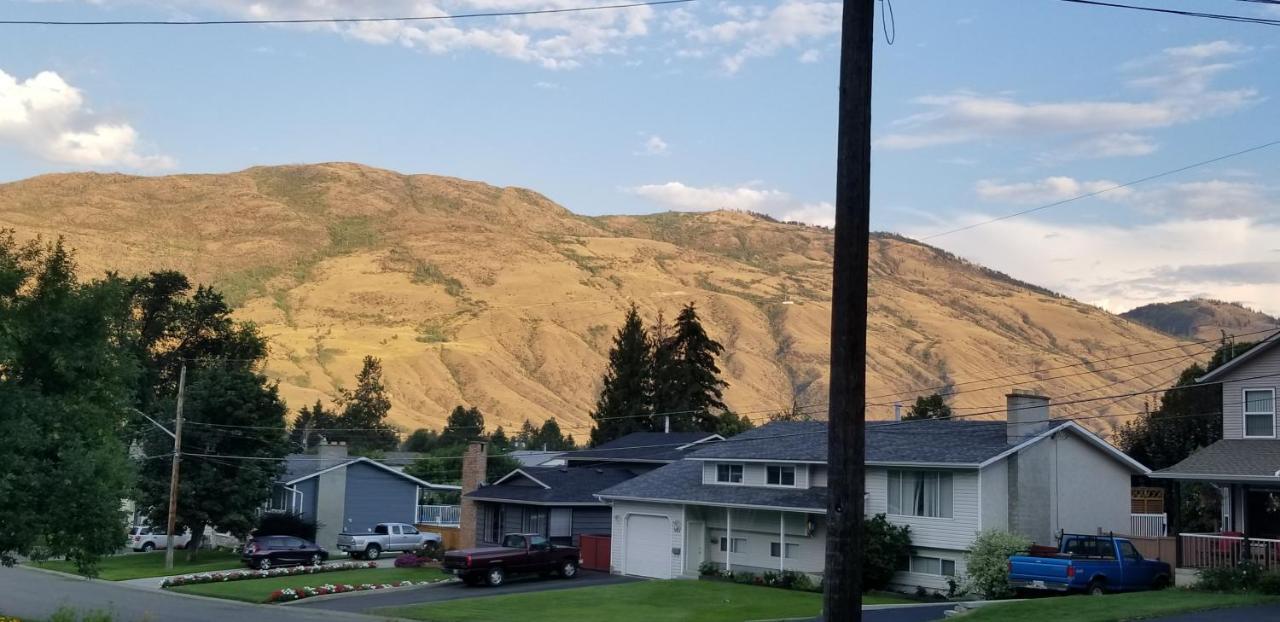 Charming - 2 Bedrooms Suite, 1 Full Bath & Family Room Kamloops Esterno foto