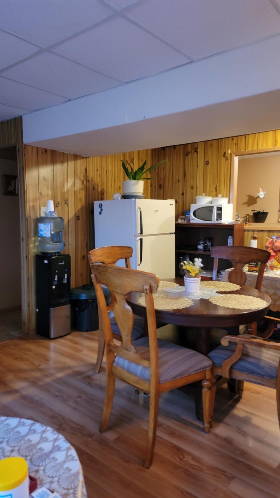 Charming - 2 Bedrooms Suite, 1 Full Bath & Family Room Kamloops Esterno foto