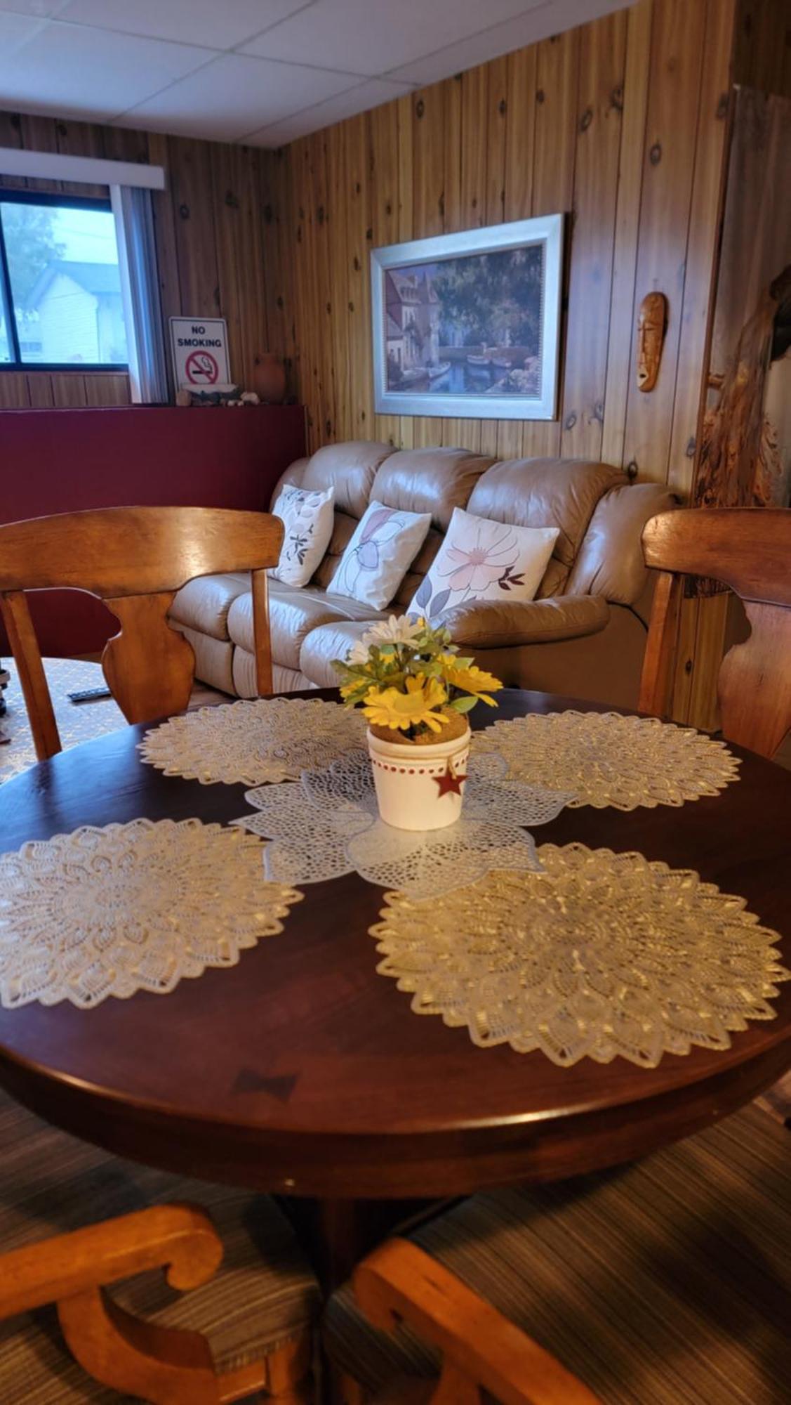 Charming - 2 Bedrooms Suite, 1 Full Bath & Family Room Kamloops Esterno foto