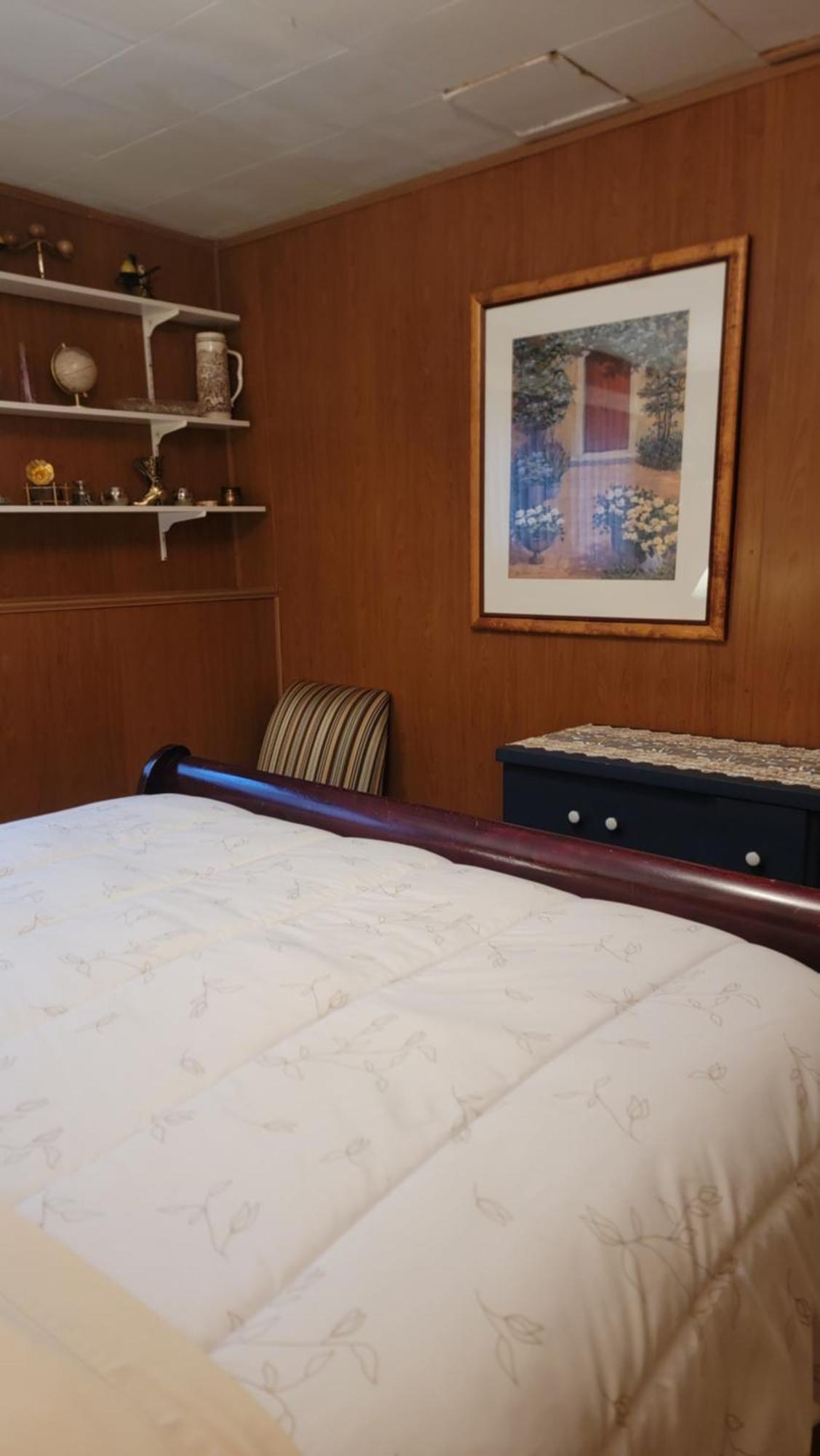 Charming - 2 Bedrooms Suite, 1 Full Bath & Family Room Kamloops Esterno foto