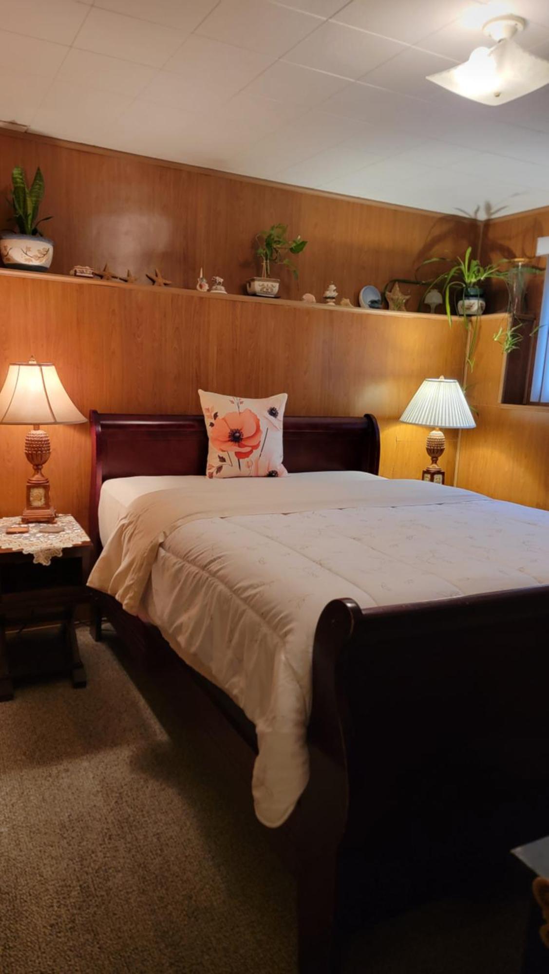 Charming - 2 Bedrooms Suite, 1 Full Bath & Family Room Kamloops Esterno foto