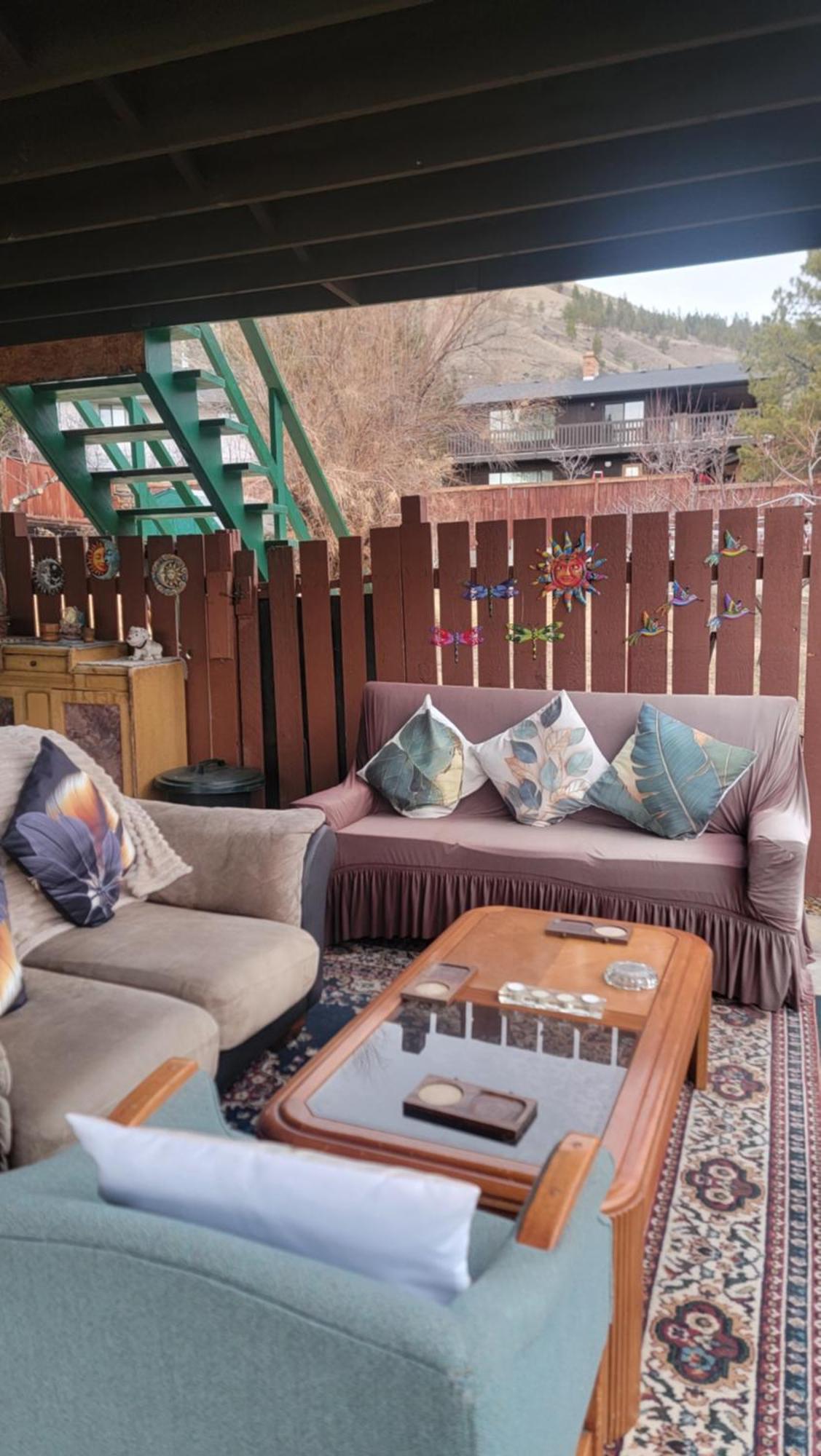 Charming - 2 Bedrooms Suite, 1 Full Bath & Family Room Kamloops Esterno foto