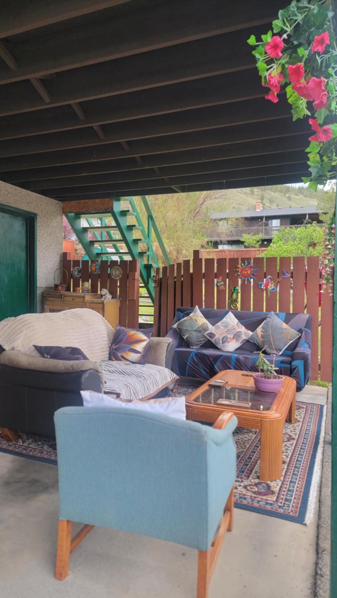 Charming - 2 Bedrooms Suite, 1 Full Bath & Family Room Kamloops Esterno foto